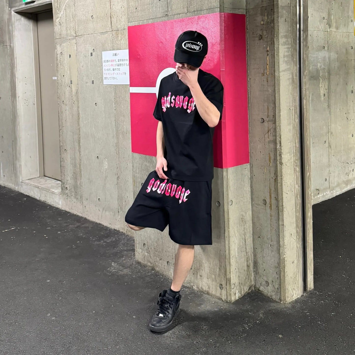 CAMO LOGO TEE - BLACK & PINK