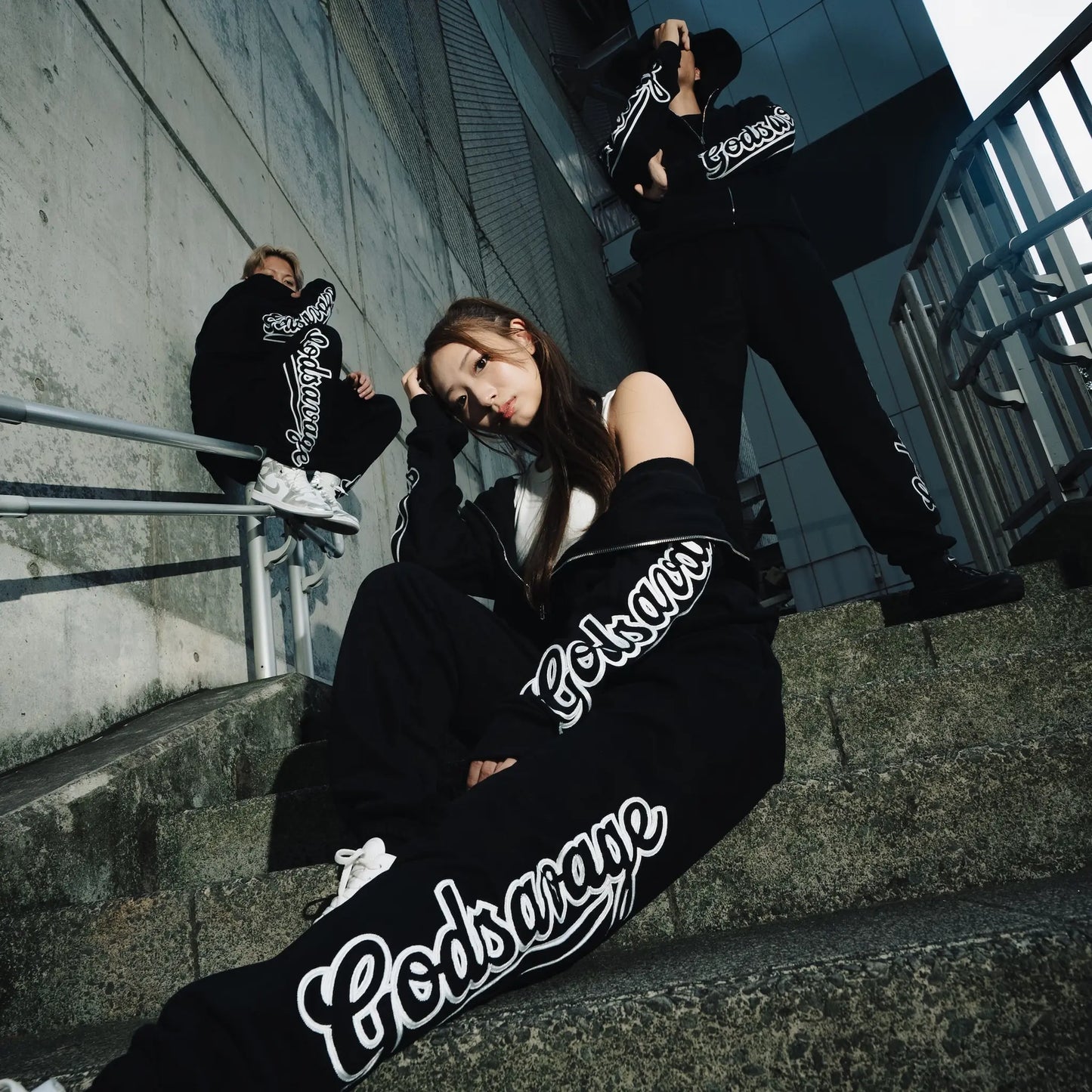 WAVY SLEEVE LOGO ZIP HOODIE - BLACK & WHITE