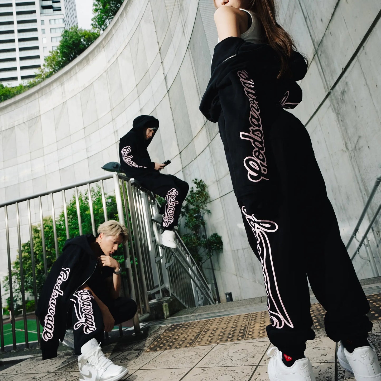 WAVY SLEEVE LOGO ZIP HOODIE - BLACK & PINK